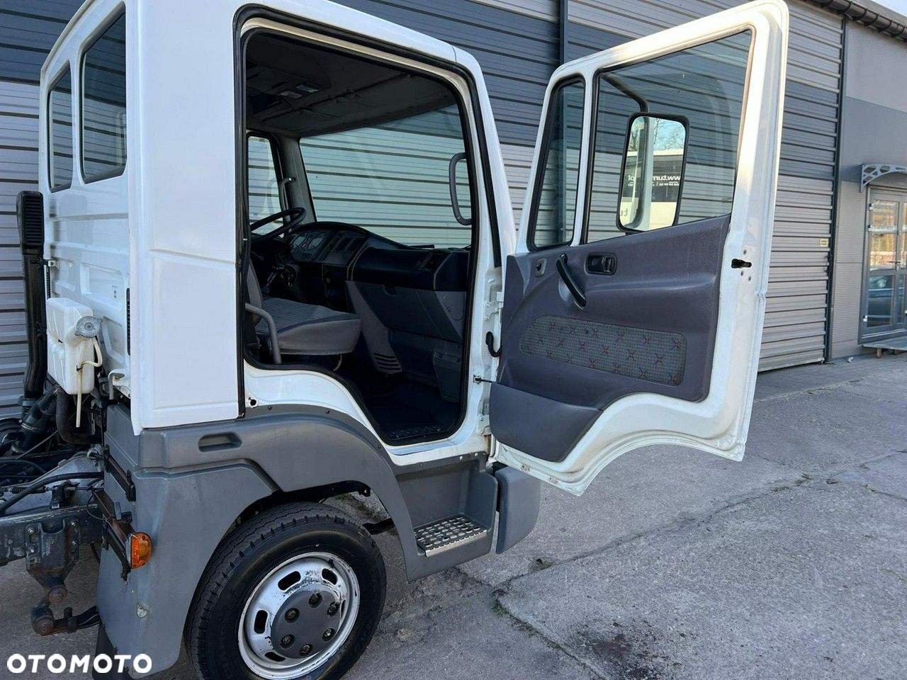 Nissan Atleon - 11