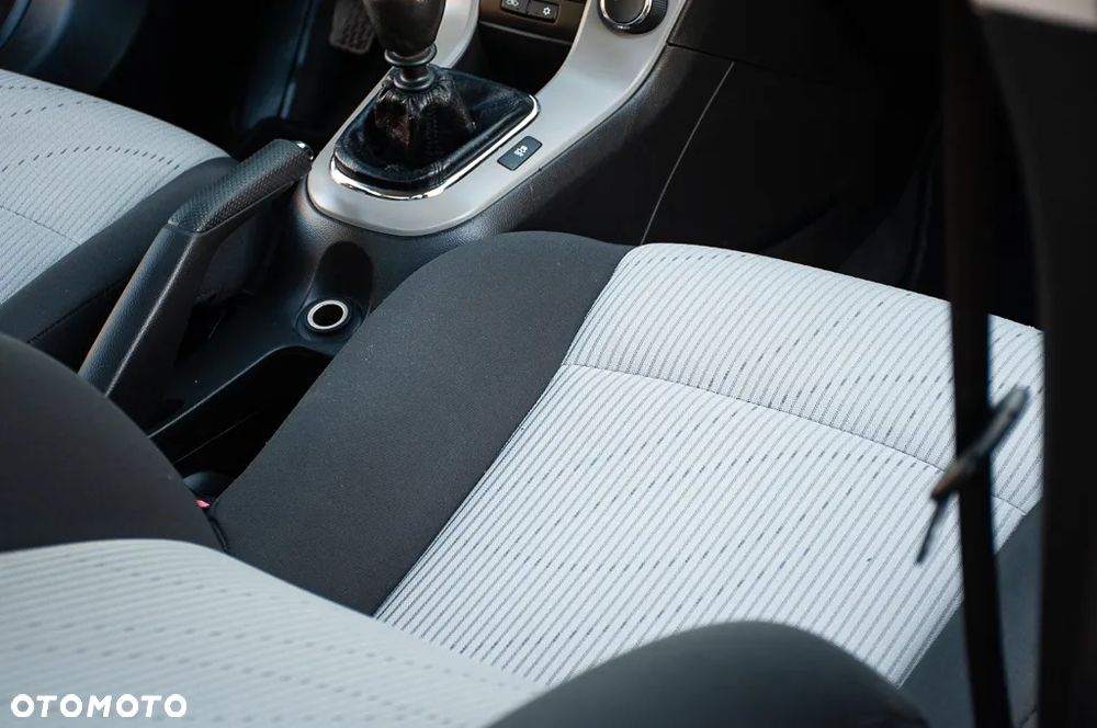 Chevrolet Cruze 1.6 - 37