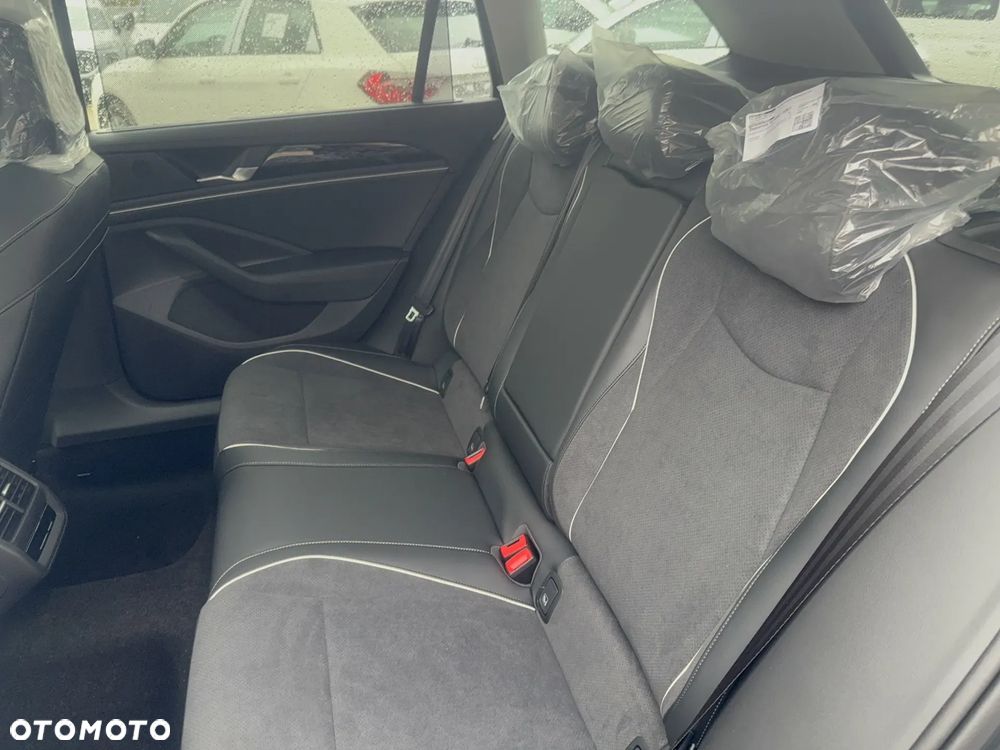 Volkswagen Passat 2.0 TSI Business Plus DSG - 12