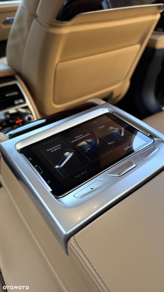 BMW Seria 7 750i xDrive - 28