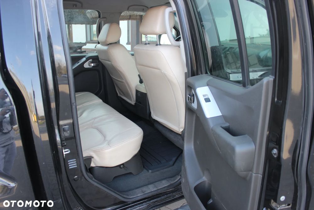 Nissan Navara 2.5 D Platinum - 9