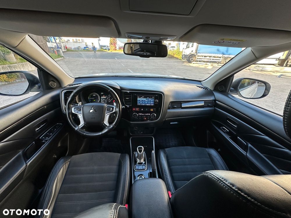 Mitsubishi Outlander - 23