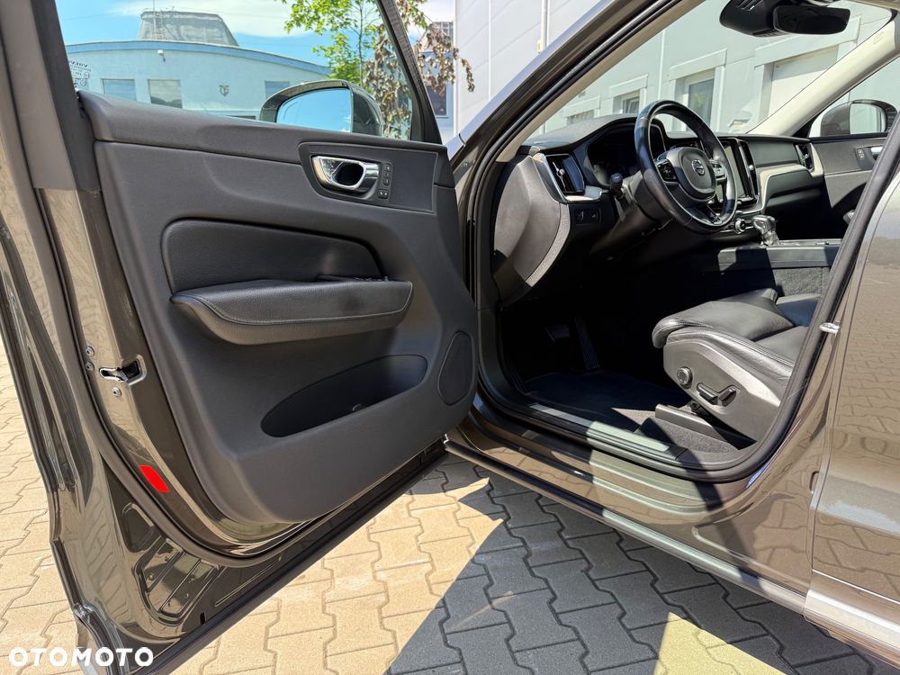 Volvo XC 60 D5 AWD Inscription - 9