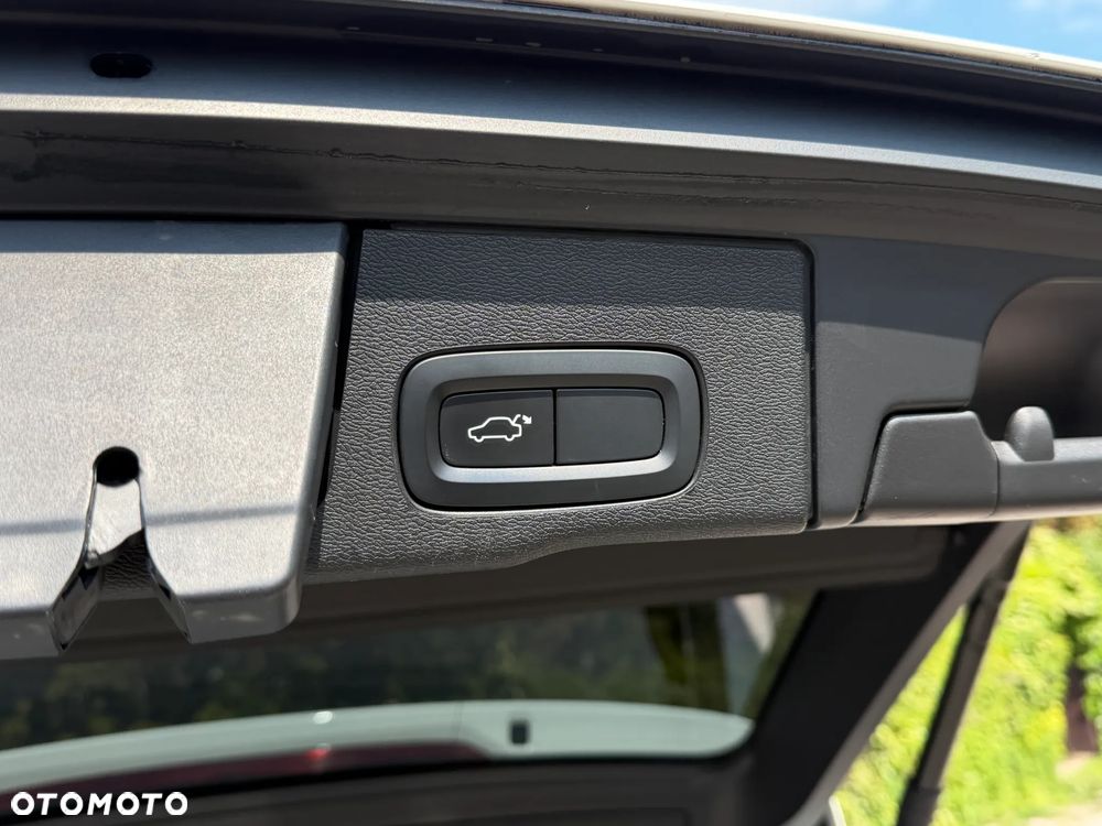 Volvo XC 60 B4 D AWD Momentum Pro - 35