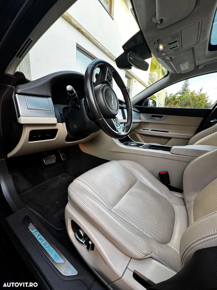 Jaguar XF 20d AWD Prestige - 24