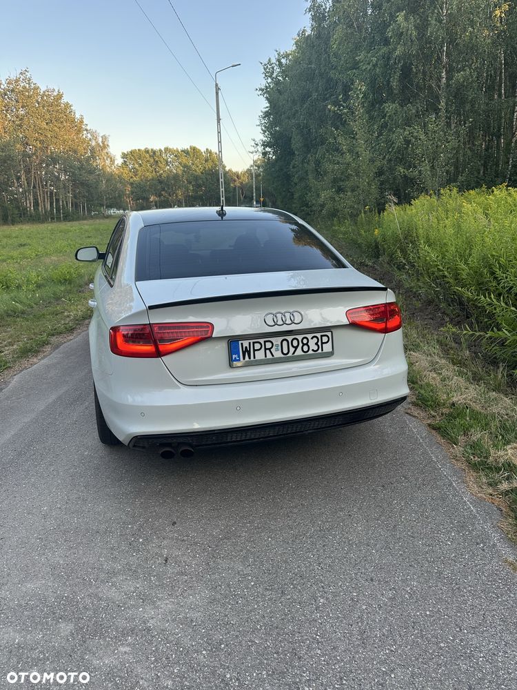 Audi A4 Limousine - 4