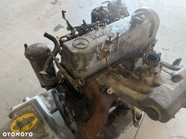 SILNIK MERCEDES BENZ W123 240D  1983 - 8
