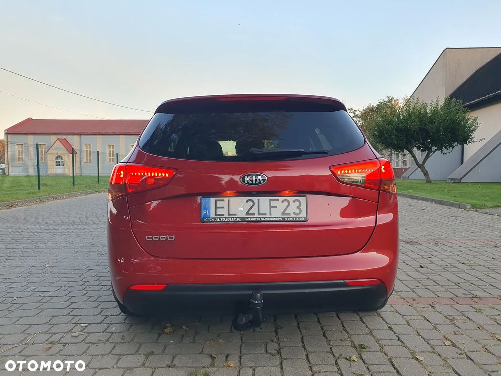Kia Ceed 1.6 GDI SW Dream Team Edition - 10