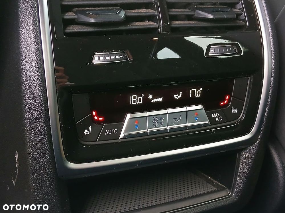 BMW X5 M50i - 18