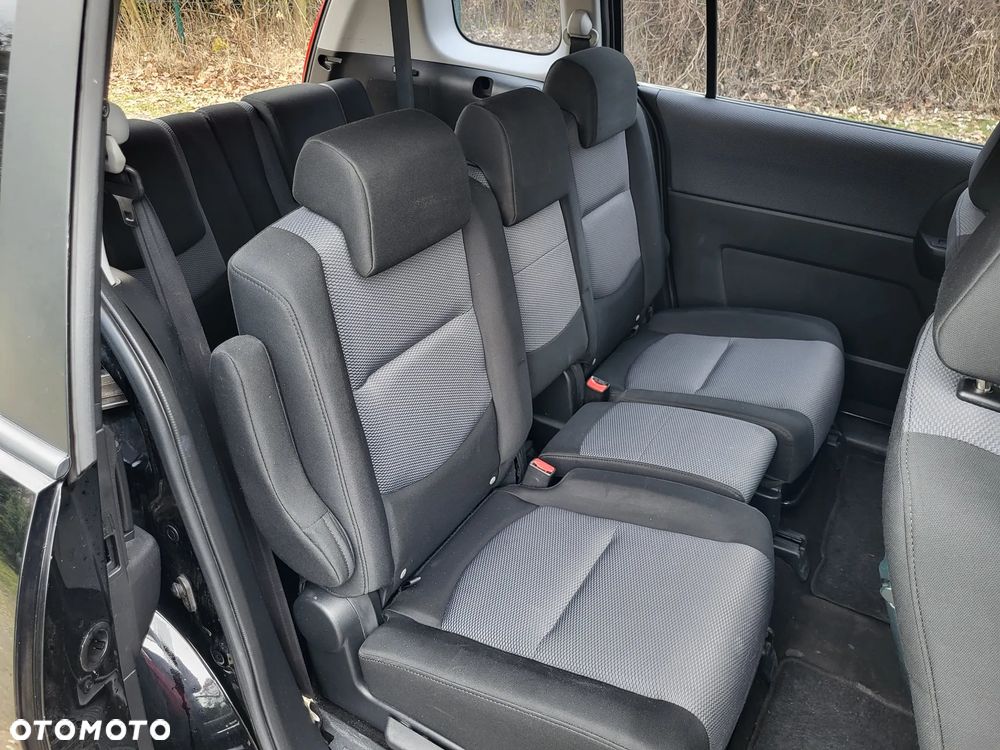 Mazda 5 - 8