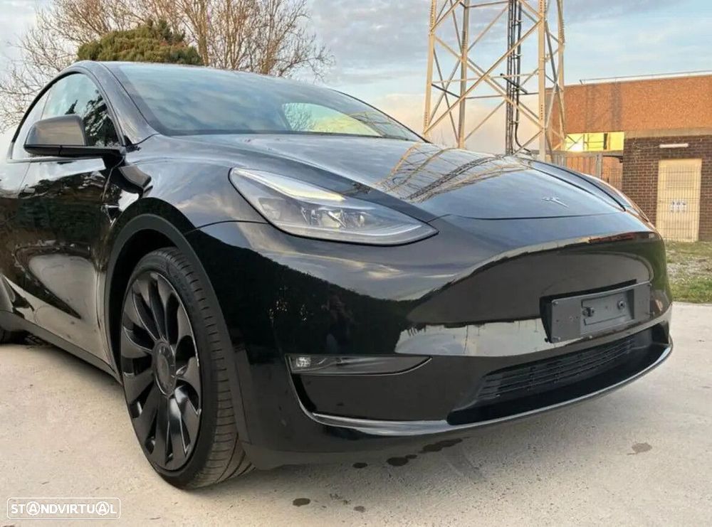 Tesla Model Y Performance Dual Motor AWD - 3