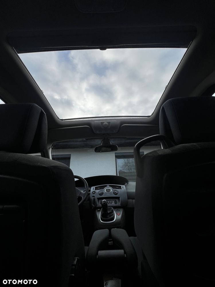 Renault Scenic 1.6 16V Confort Privilege - 9