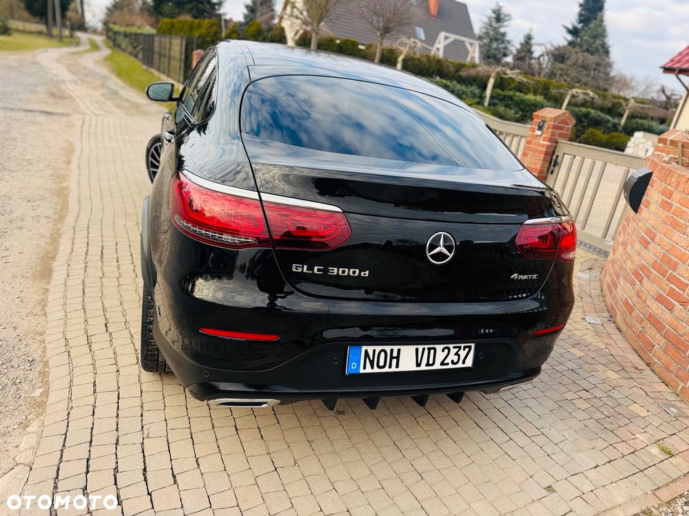 Mercedes-Benz GLC 300 d 4Matic 9G-TRONIC AMG Line Plus - 38