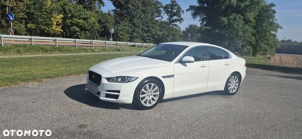 Jaguar XE - 1