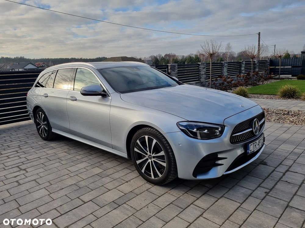 Mercedes-Benz Klasa E 220 d 4Matic T 9G-TRONIC AMG Line - 4