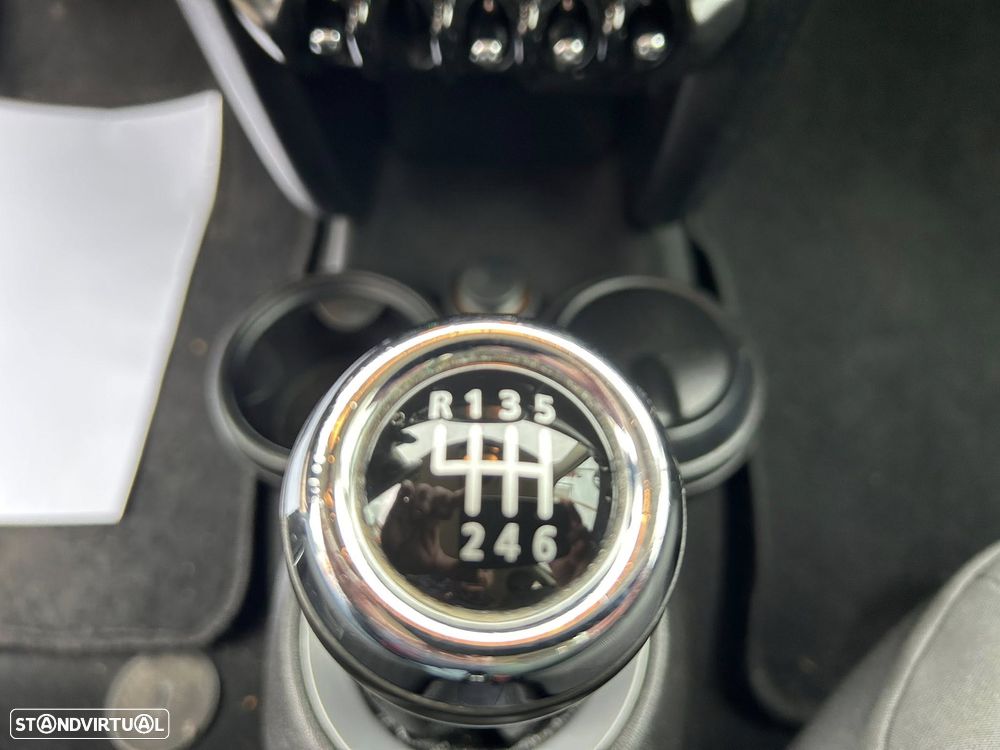 MINI 3 Portas One D - 18