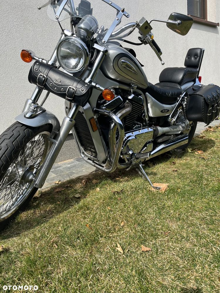 Suzuki Intruder - 10