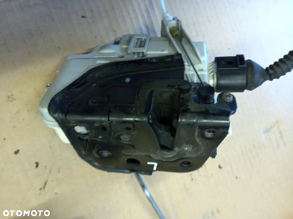 Audi A3 8P 3D zamek drzwi prawych  4F1837016 - 6