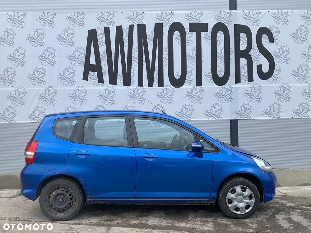 HONDA JAZZ 2006 *SAMOCHÓD NA CZĘŚCI* 2325 MASKA, LAMPA, DRZWI, LUSTERKO, ZDERZAK, GRILL, BŁOTNIK, KLAPA, BELKA, DESKA, FOTELE, KANAPA, ĆWIARTKA, KIEROWNICA, TARCZE, ZACISKI, ZAWIESZENIE, KOMPLETNY PRZÓD, KOMPLETNY TYŁ, LICZNIK, ZEGARY, PRAWE LEWE PRZÓD TYŁ - 3