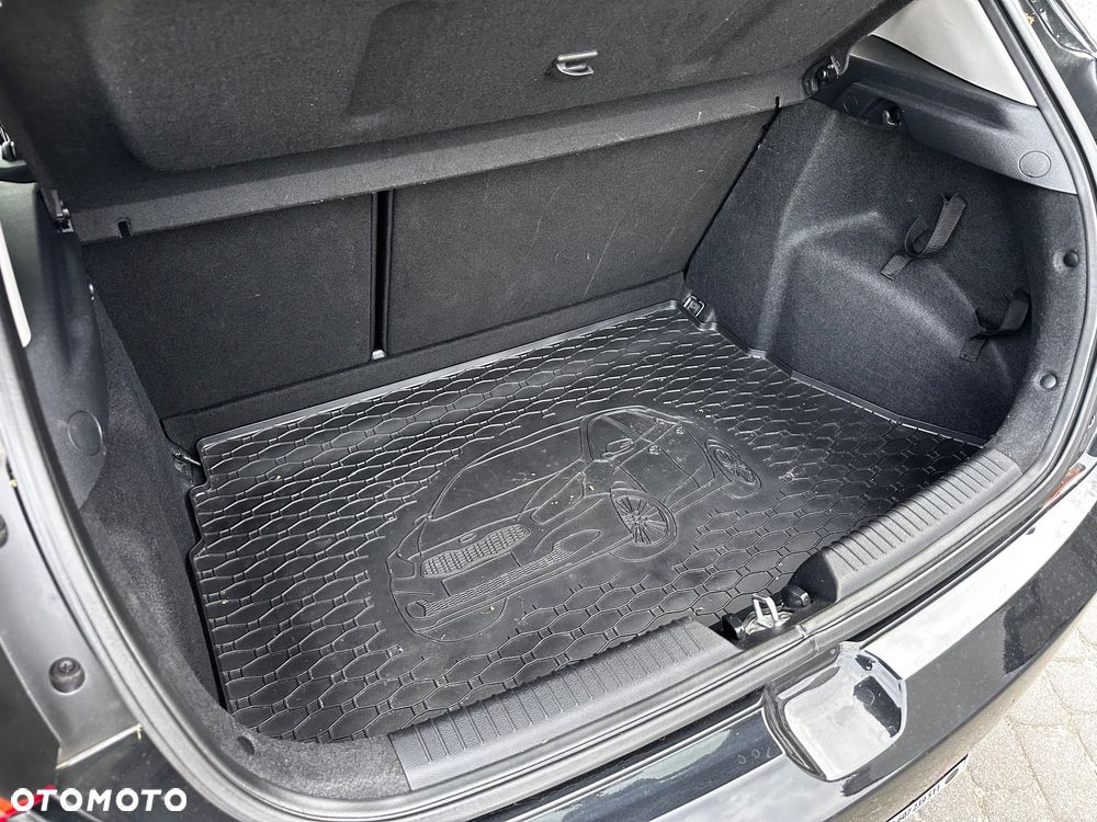 Kia Ceed 1.6 GDI ISG Dream-Team Edition - 11