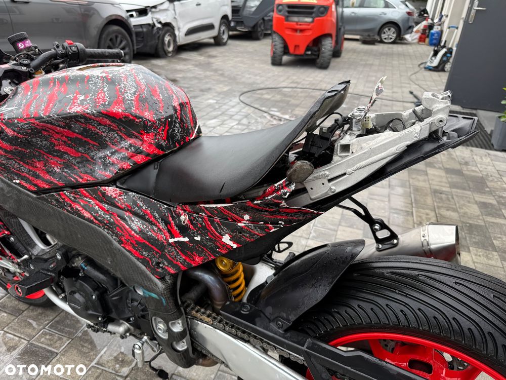 Aprilia Tuono - 10