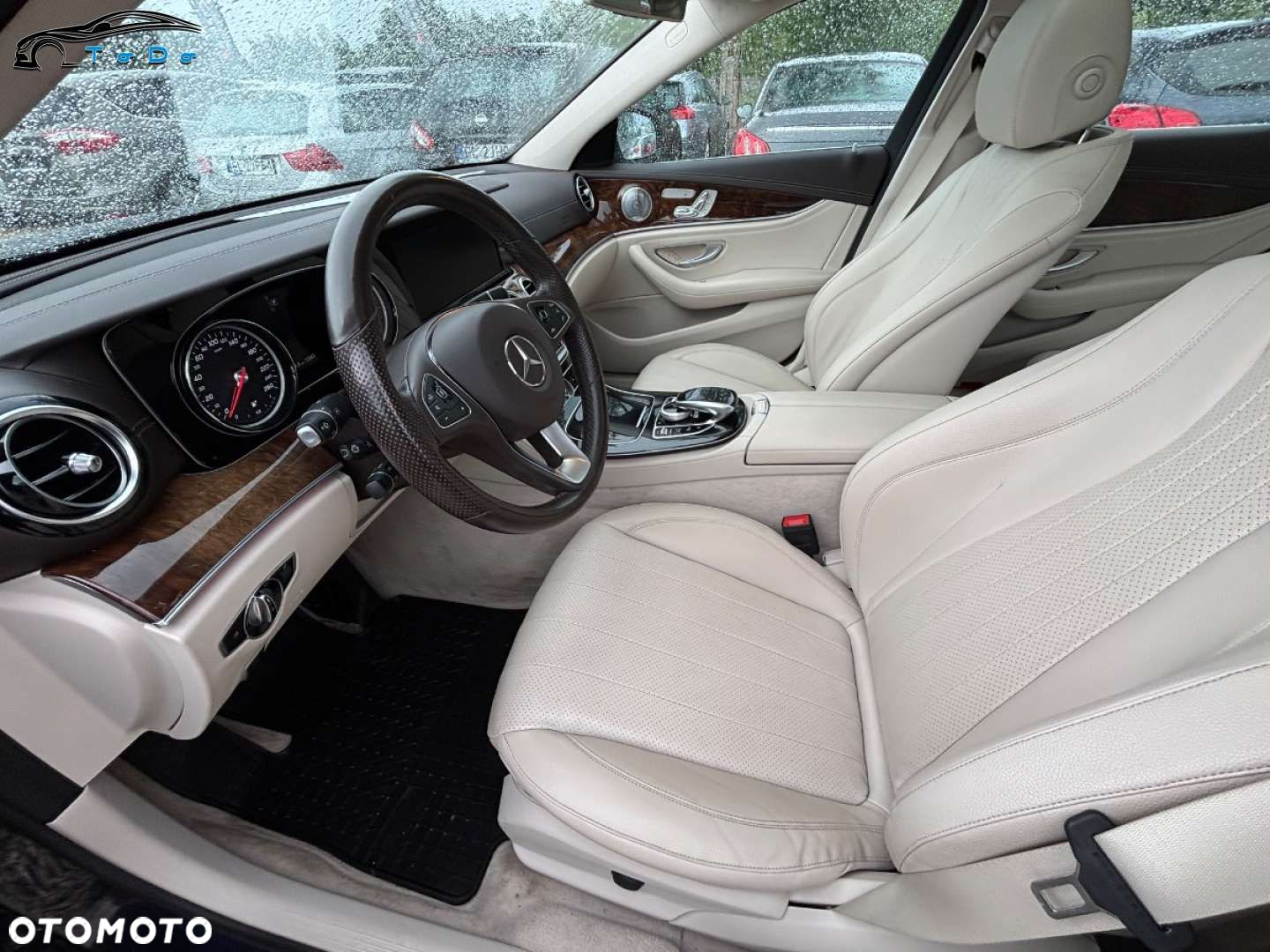 Mercedes-Benz Klasa E 300 9G-TRONIC - 14