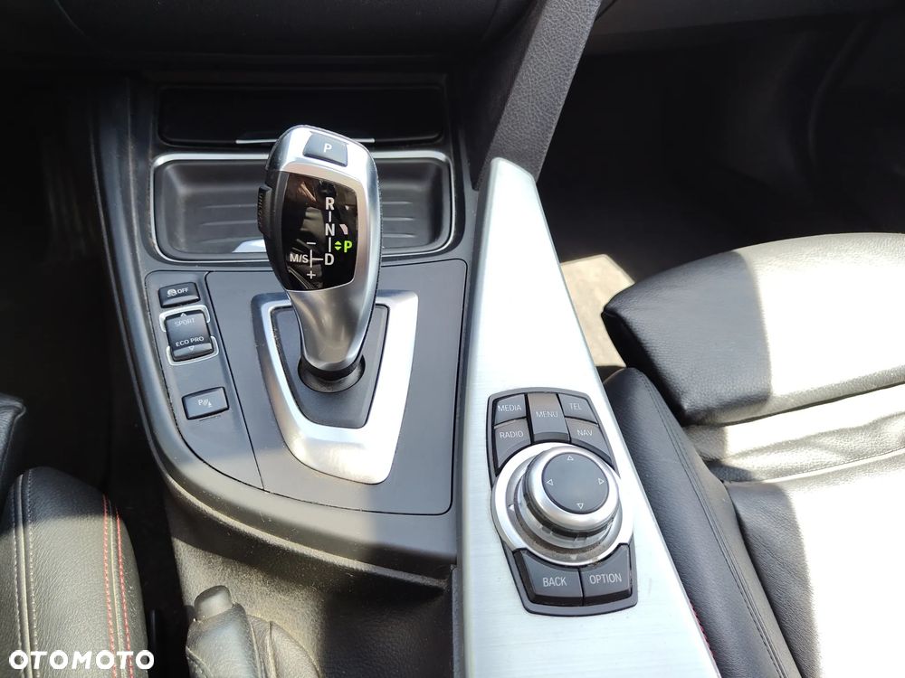BMW Seria 3 320d Sport Line - 13