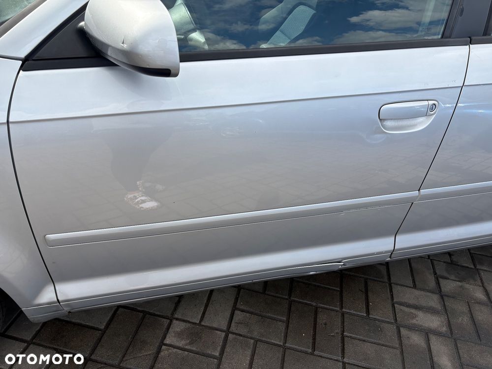 Lewe przednie drzwi Audi A3 8P Sportback LY7W - 2
