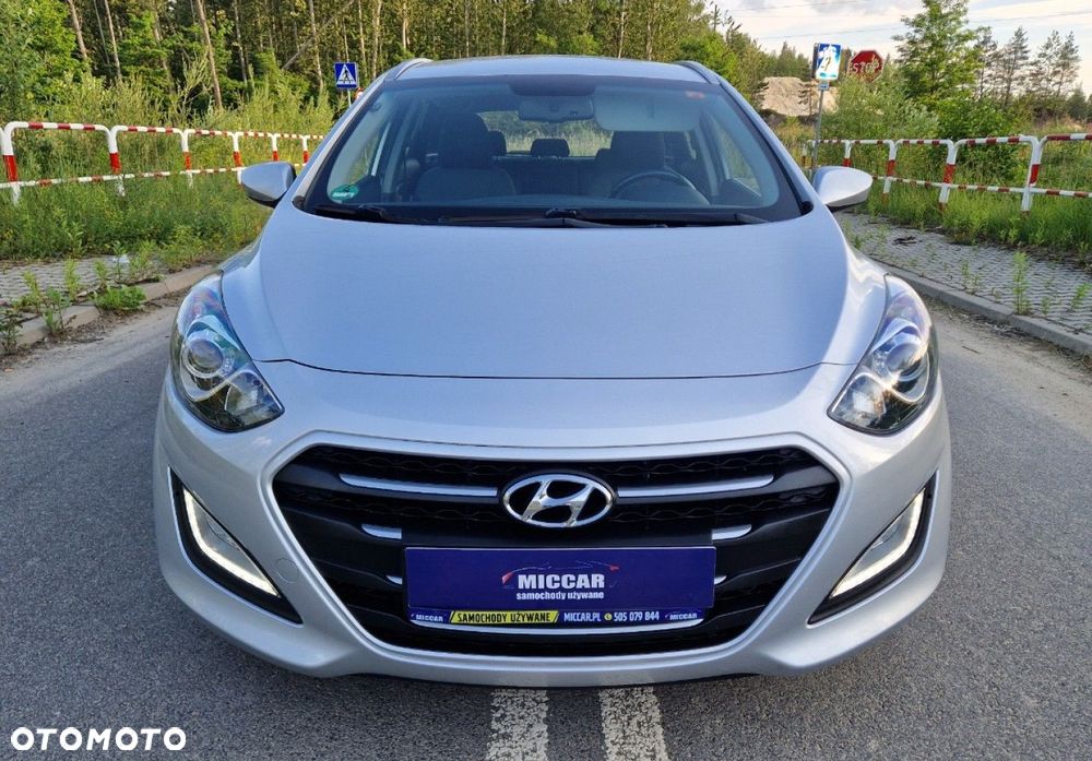 Hyundai i30 blue Kombi 1.6 GDi YES Silver - 13