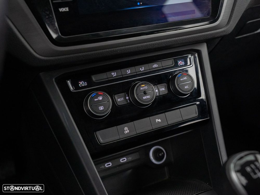 VW Touran 2.0 TDI Confortline - 23