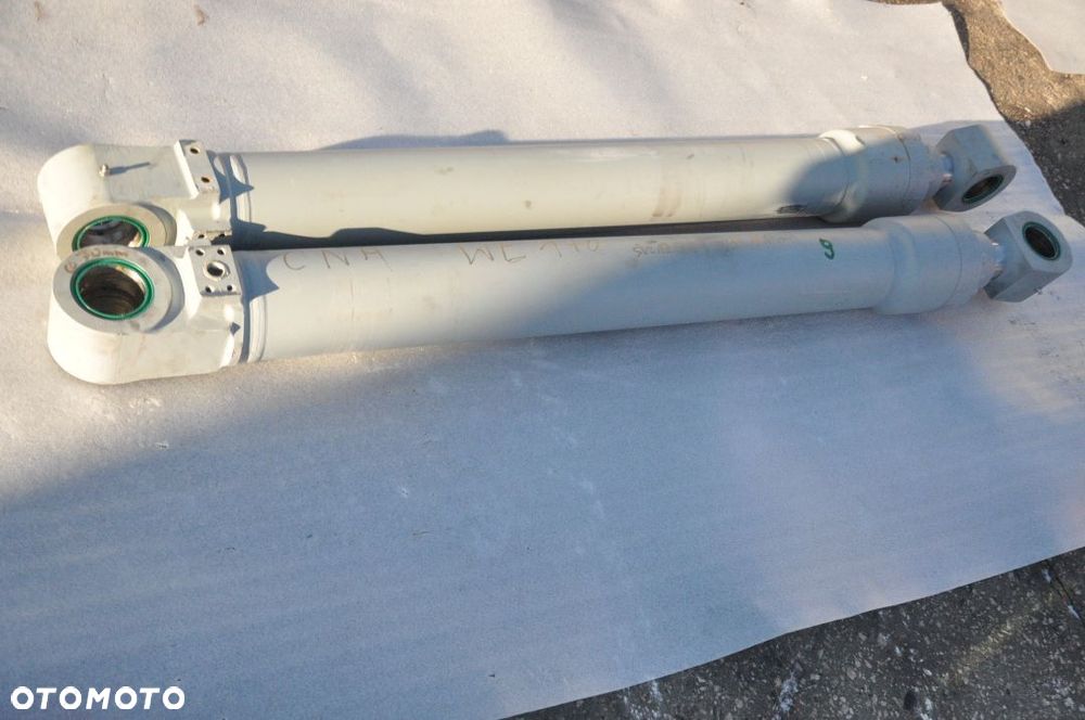 SIŁOWNIK HYDRAULICZNY NEW HOLLAND WE170 DŁ. 140 CM NOWY !!!