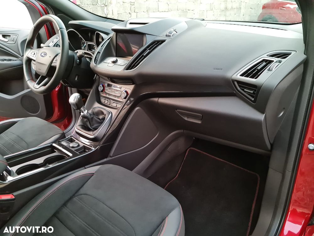 Ford Kuga 1.5 EcoBoost 2x4 ST-Line - 12