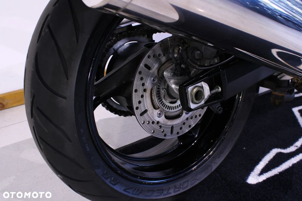 Suzuki GSX - 32