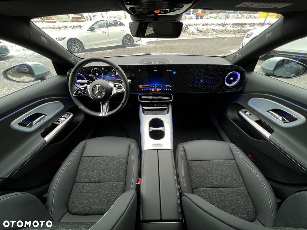 Mercedes-Benz CLA - 12