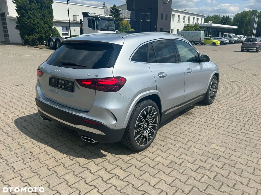 Mercedes-Benz GLA 200 d 4-Matic AMG Line 8G-DCT - 4