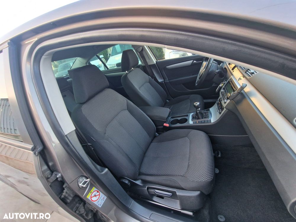 Volkswagen Passat Variant 1.6 TDI DPF BlueMotion Technology Comfortline - 13