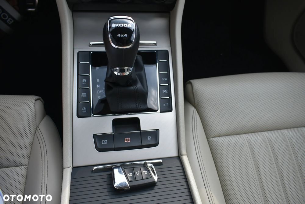 Skoda Superb 2.0 TDI SCR 4x4 L&K DSG - 20