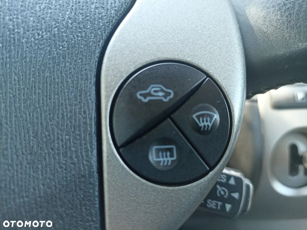 Toyota Prius (Hybrid) Executive - 25
