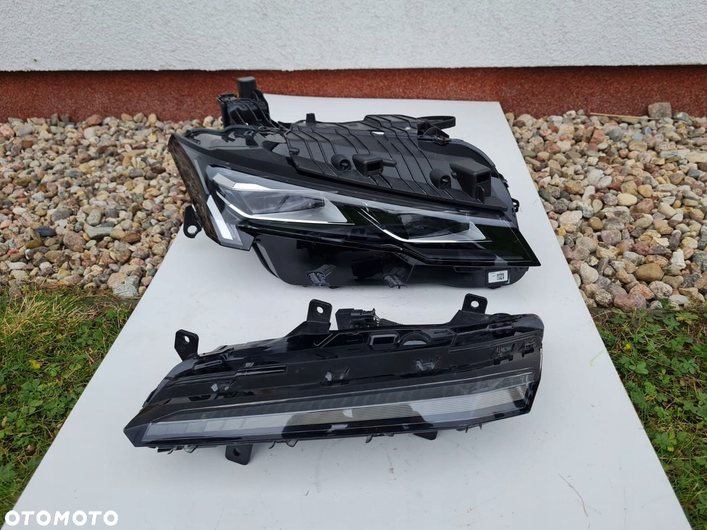 PEUGEOT 308 III T10 Lampa prawa przód DRL Led Full Led Matrix 98491148 - 2