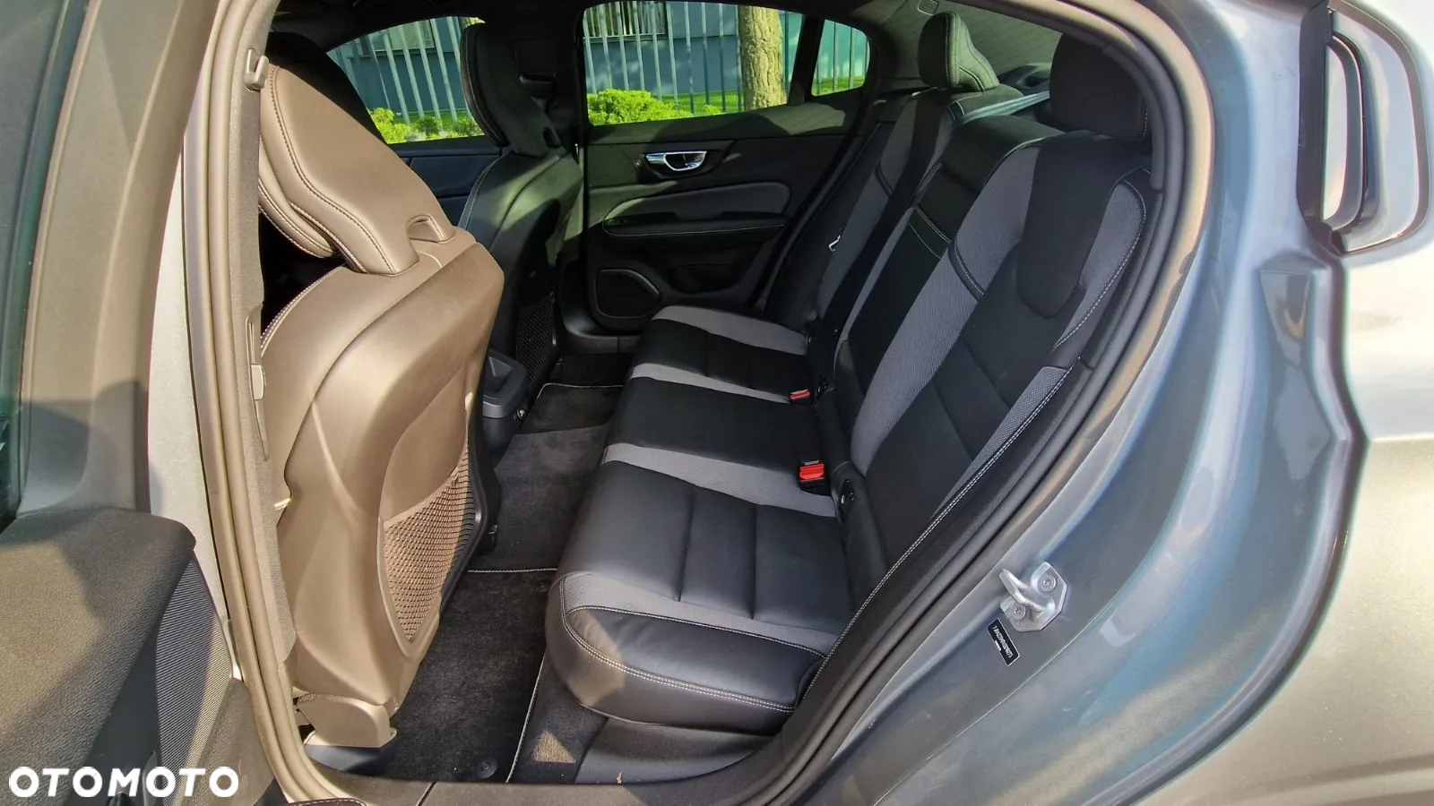 Volvo S60 T6 AWD R-Design - 28