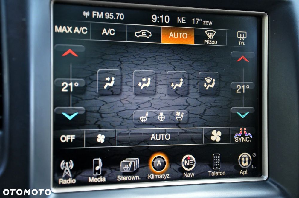 Jeep Grand Cherokee - 31