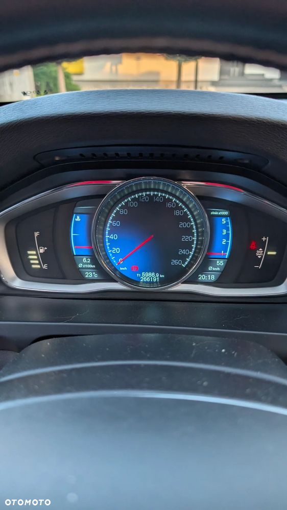 Volvo V60 D4 Drive-E R-Design Kinetic - 33