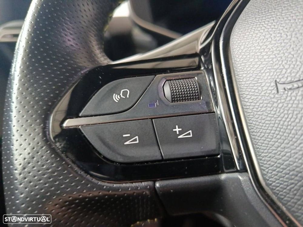 Peugeot 2008 1.2 PureTech GT - 16