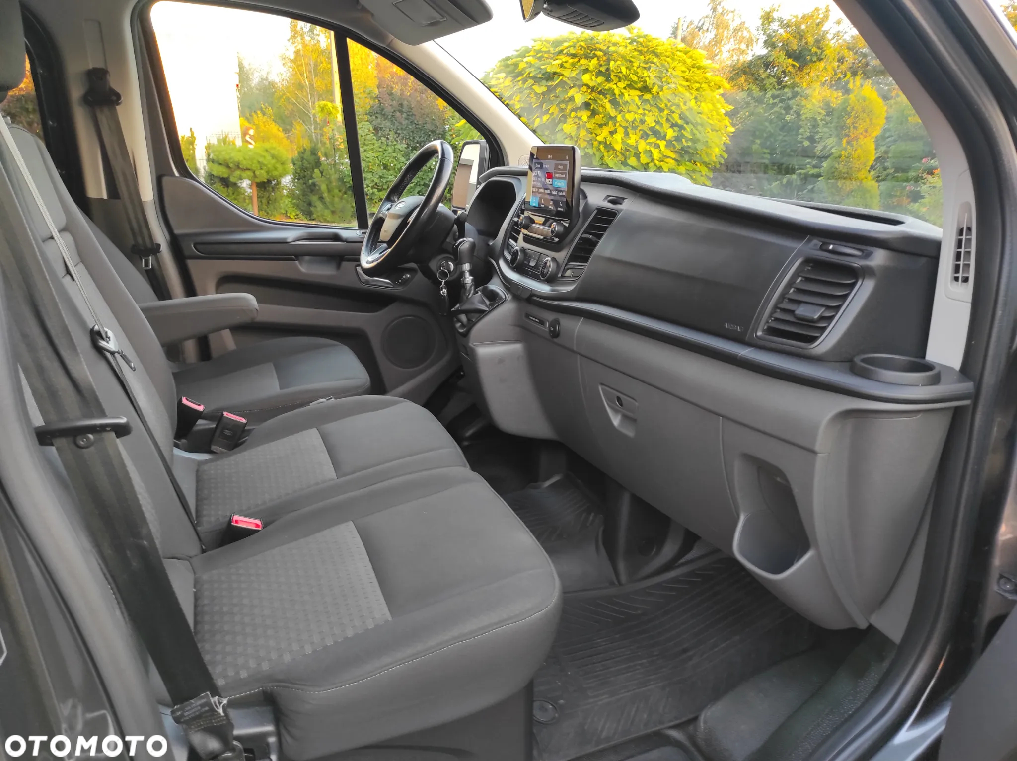 Ford Tourneo Custom - 19
