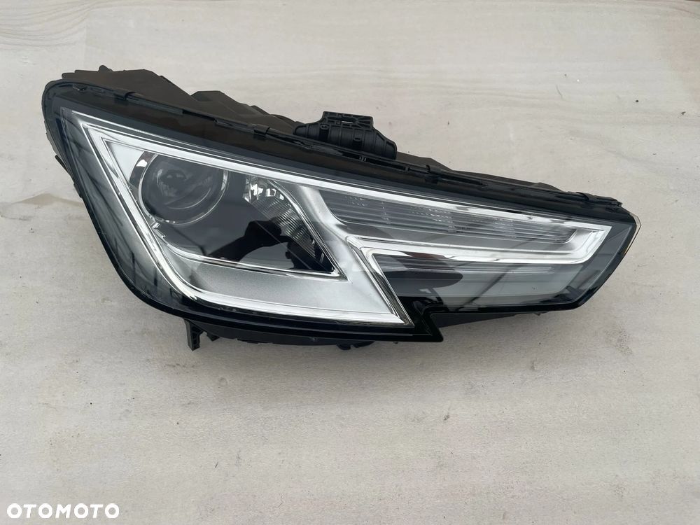 Audi A4 B9 reflektor xenon prawy nowy oryginał 8W0941006 - 1