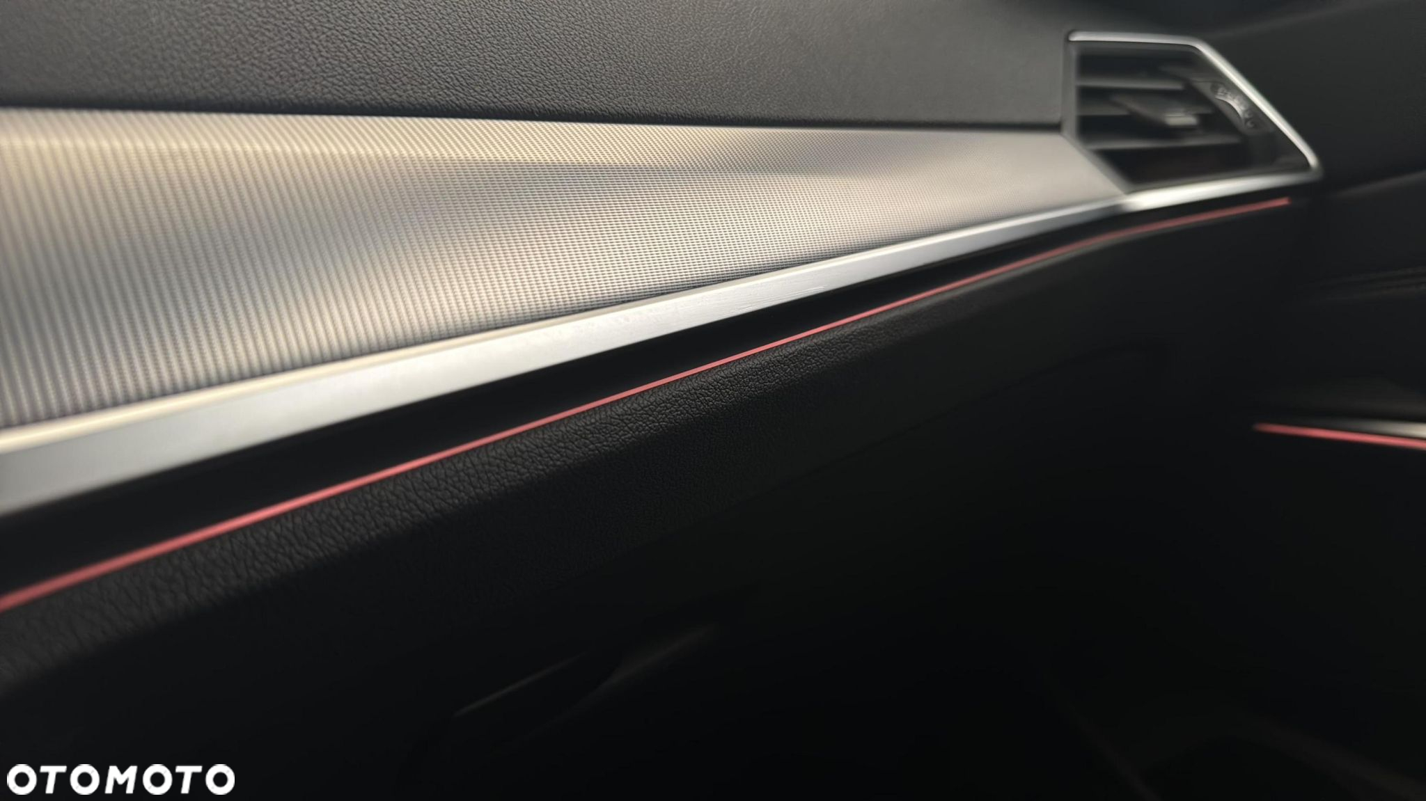 BMW Seria 3 320i - 24