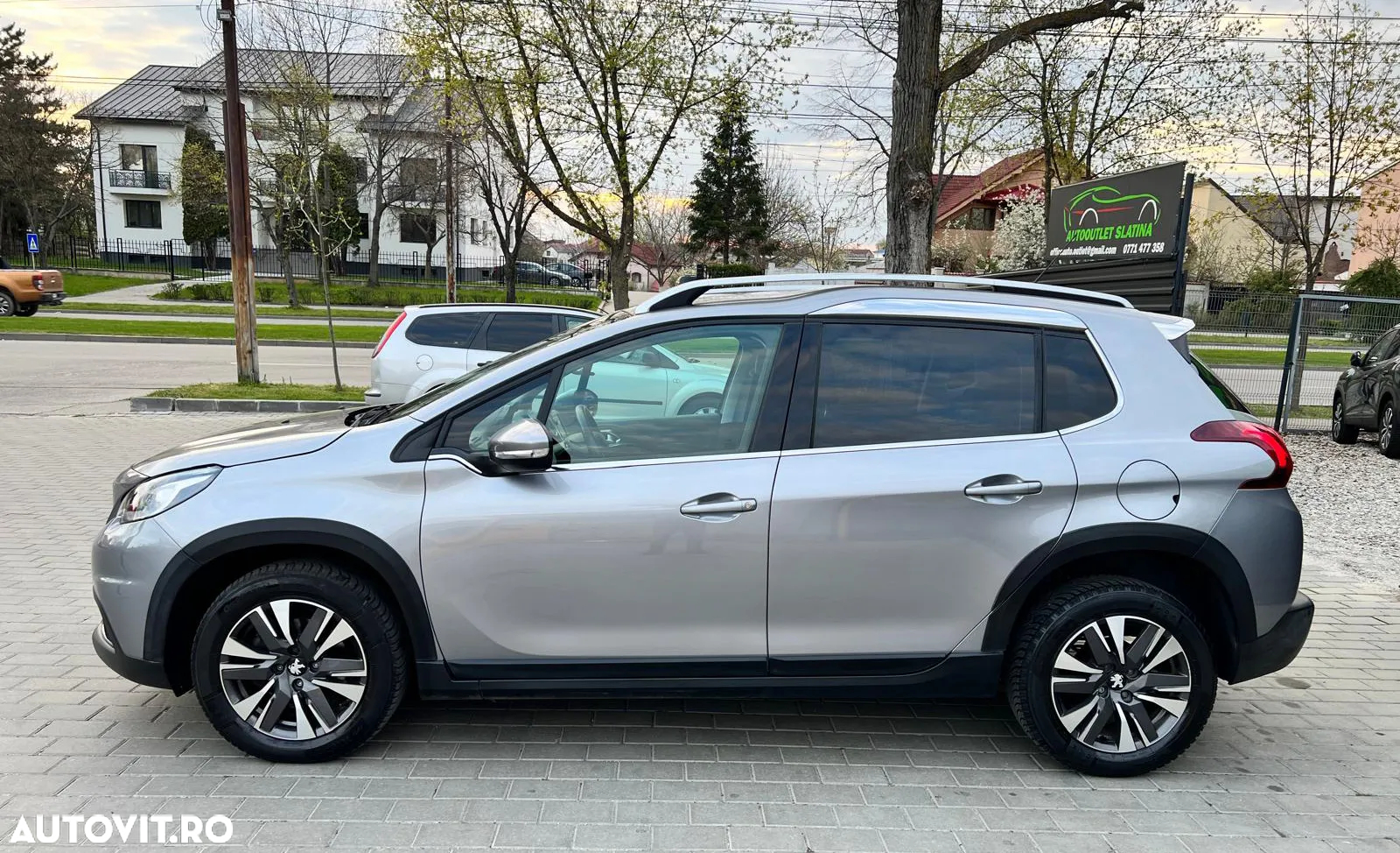 Peugeot 2008 1.2 PureTech EAT8 STT GT Pack - 4