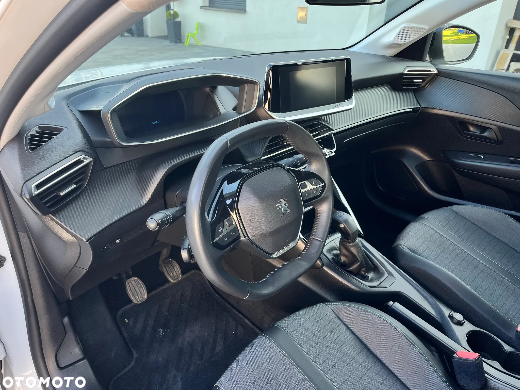 Peugeot 208 - 10