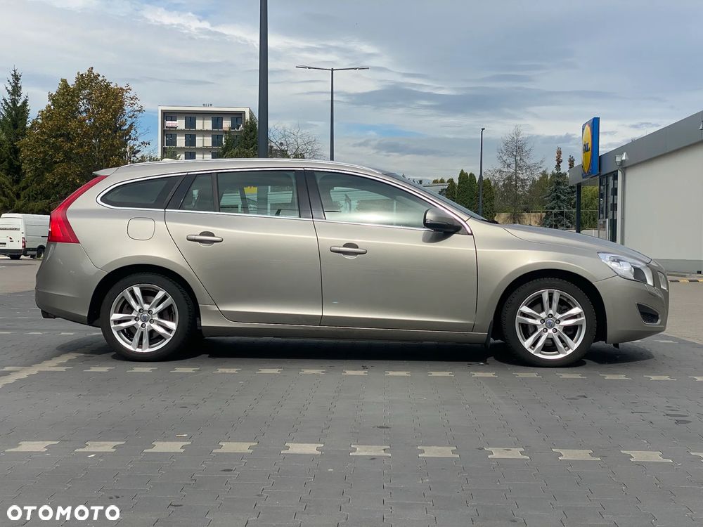 Volvo V60 T4 Summum - 3