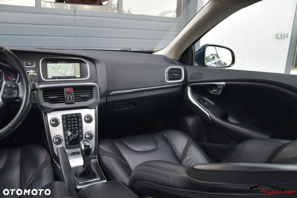 Volvo V40 - 25
